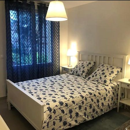 Studio A 300 M De La Gare De Mantes-La-Jolie Kültér fotó