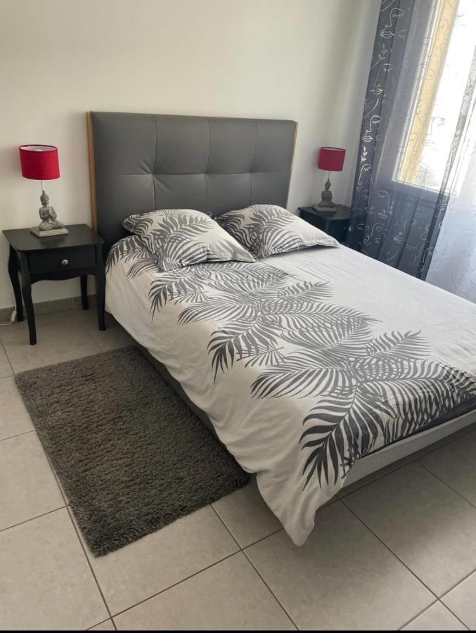 Studio A 300 M De La Gare De Mantes-La-Jolie Kültér fotó
