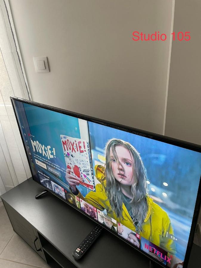 Studio A 300 M De La Gare De Mantes-La-Jolie Kültér fotó