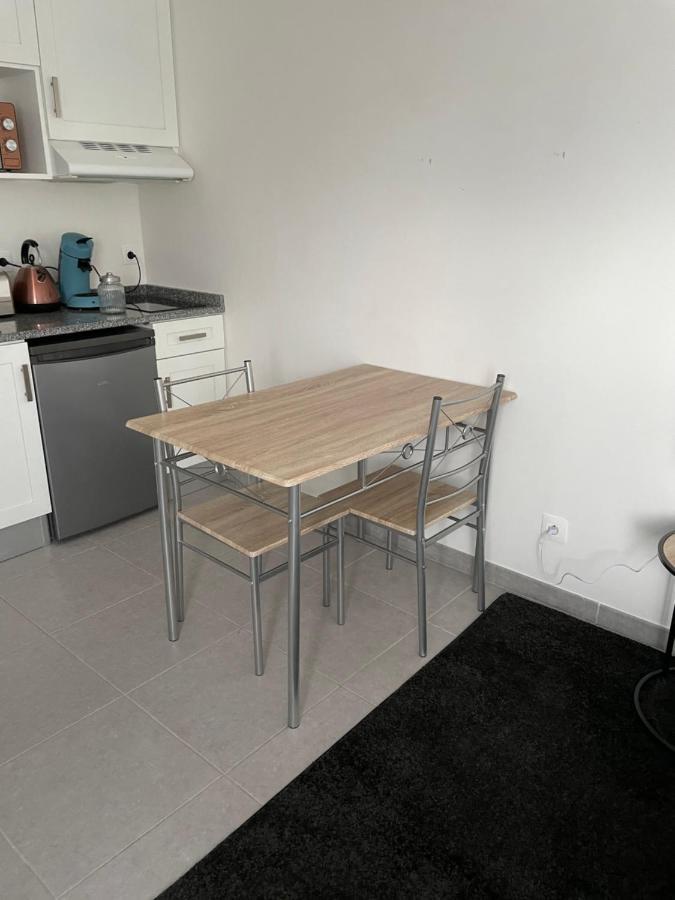Studio A 300 M De La Gare De Mantes-La-Jolie Kültér fotó