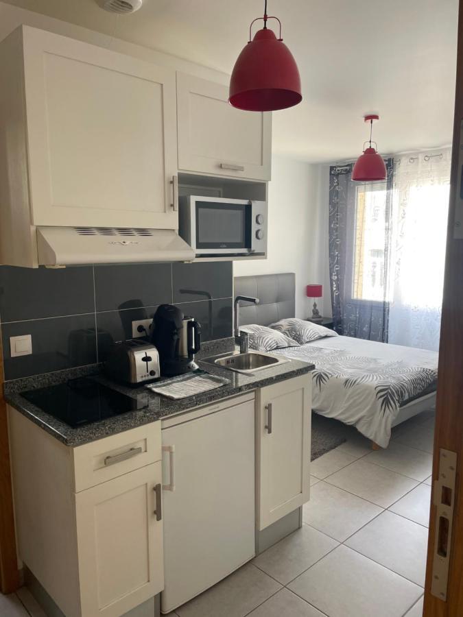 Studio A 300 M De La Gare De Mantes-La-Jolie Kültér fotó