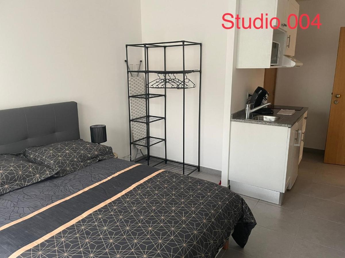 Studio A 300 M De La Gare De Mantes-La-Jolie Kültér fotó