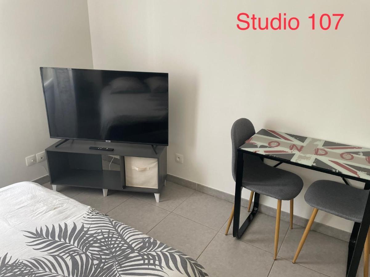 Studio A 300 M De La Gare De Mantes-La-Jolie Kültér fotó