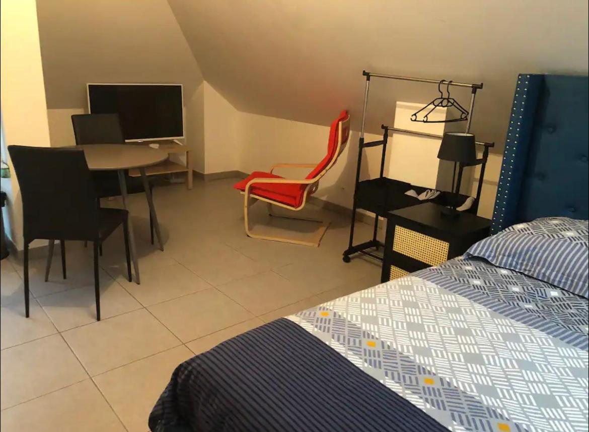 Studio A 300 M De La Gare De Mantes-La-Jolie Kültér fotó