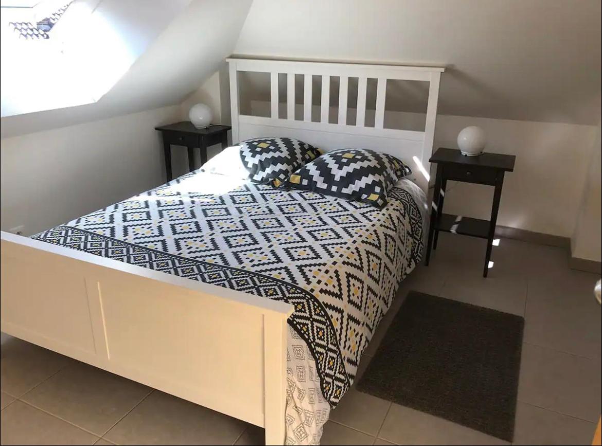 Studio A 300 M De La Gare De Mantes-La-Jolie Kültér fotó