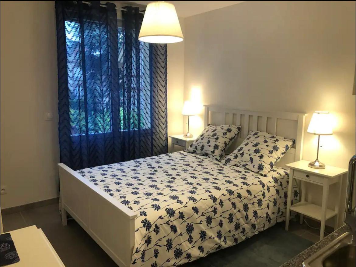 Studio A 300 M De La Gare De Mantes-La-Jolie Kültér fotó