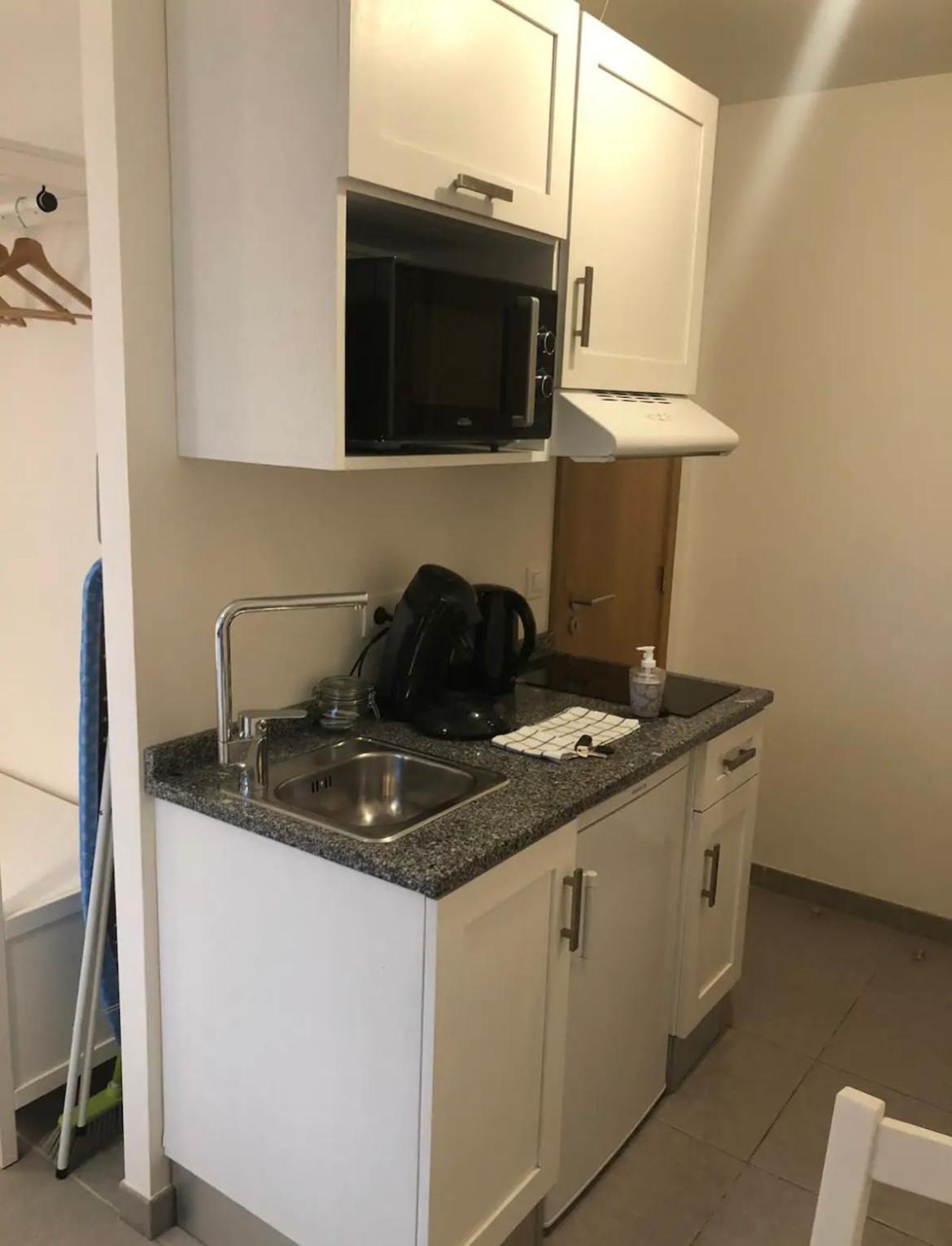 Studio A 300 M De La Gare De Mantes-La-Jolie Kültér fotó