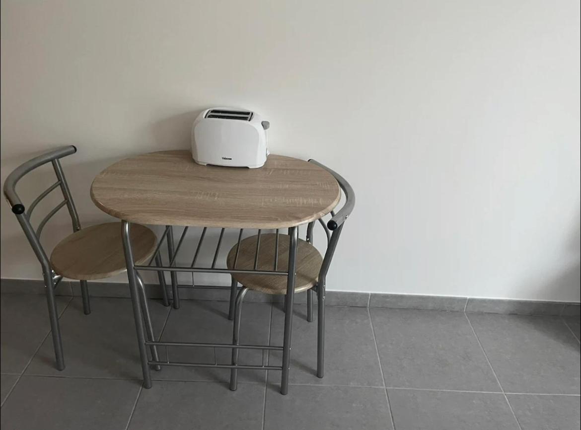 Studio A 300 M De La Gare De Mantes-La-Jolie Kültér fotó