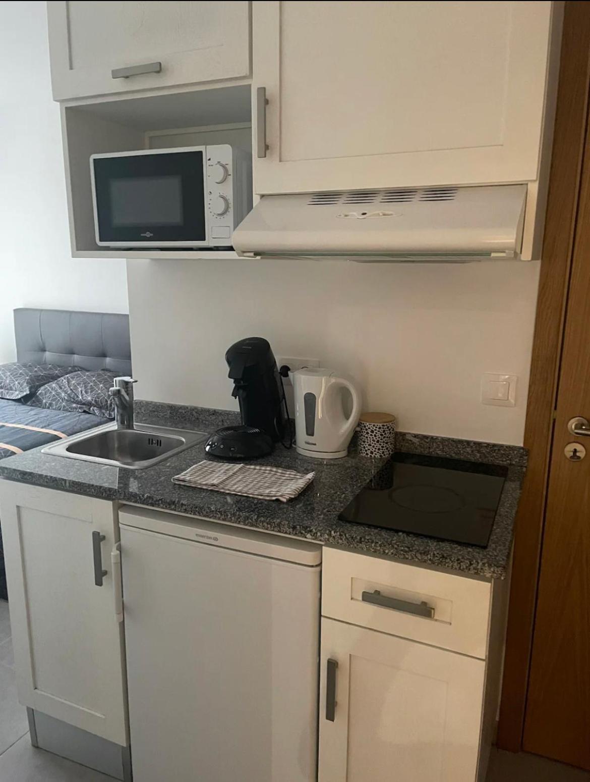 Studio A 300 M De La Gare De Mantes-La-Jolie Kültér fotó