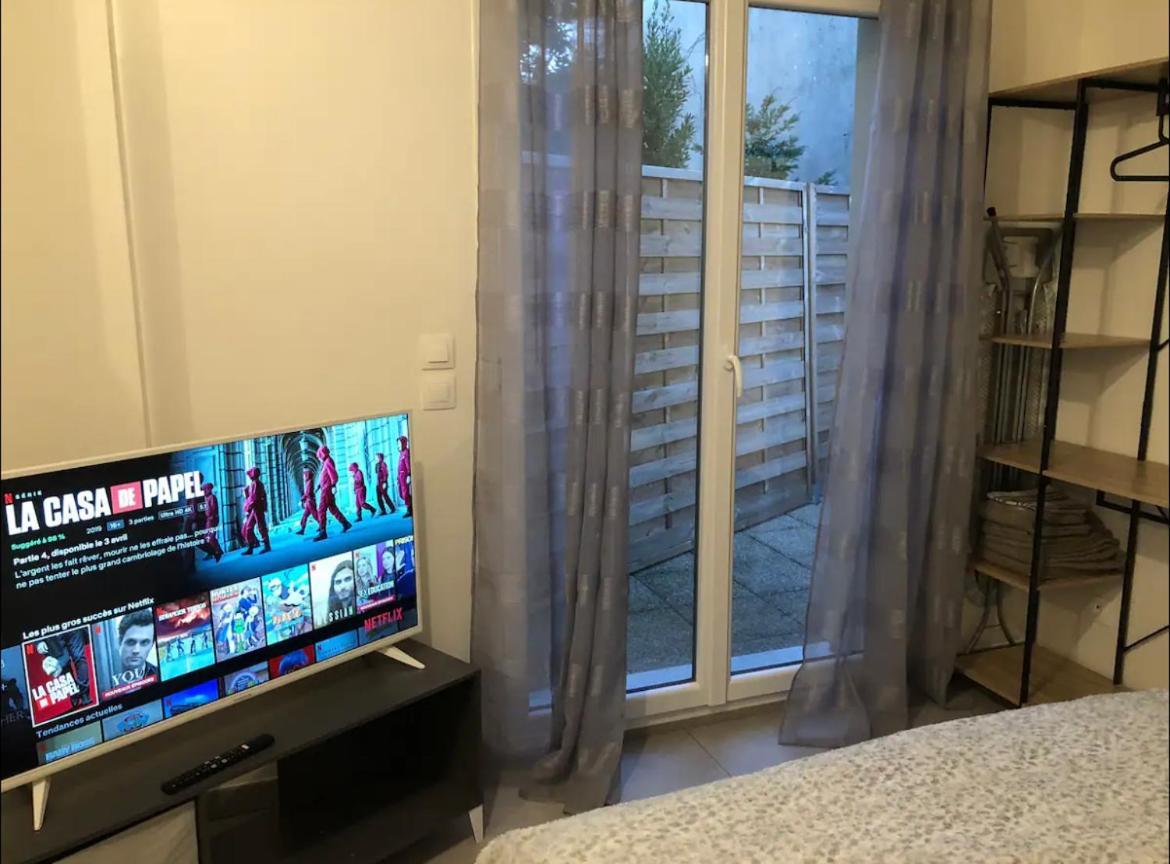 Studio A 300 M De La Gare De Mantes-La-Jolie Kültér fotó