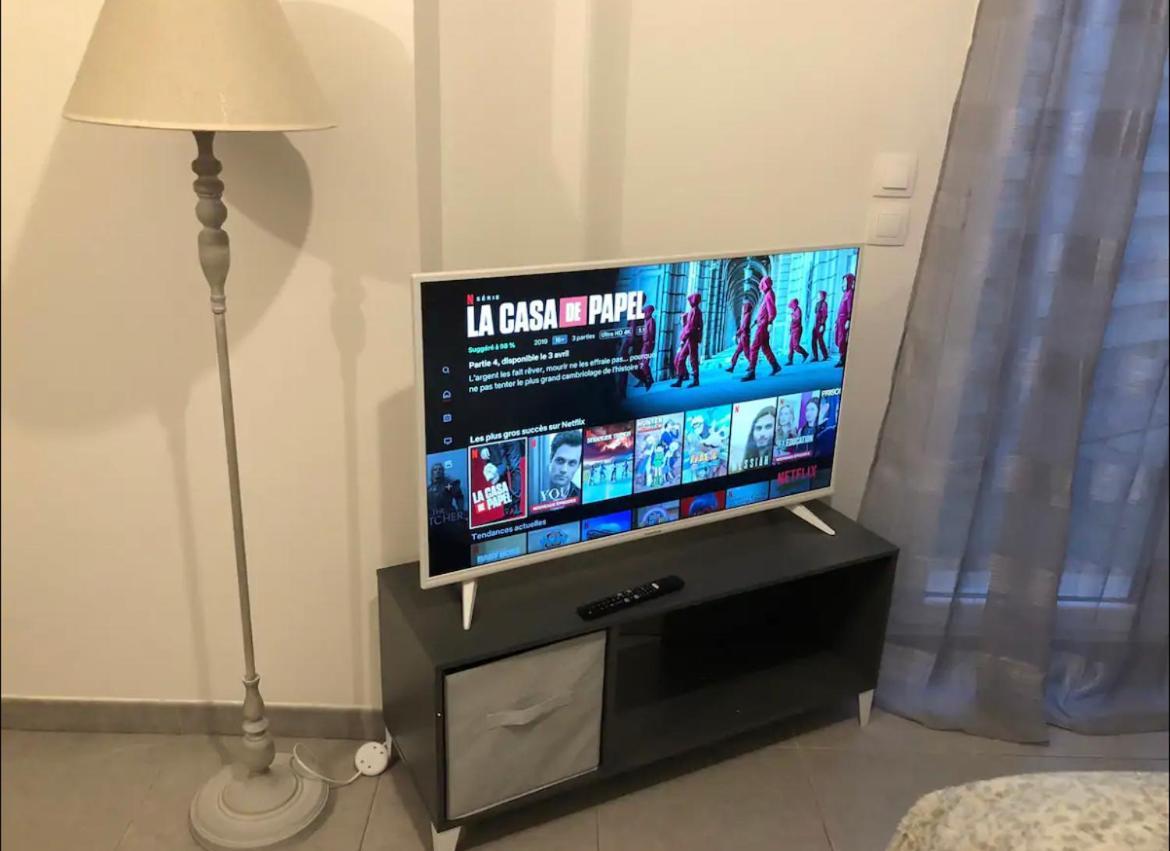 Studio A 300 M De La Gare De Mantes-La-Jolie Kültér fotó